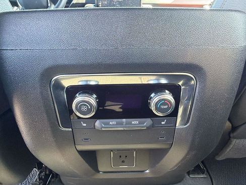 Used 2025 GMC Yukon XL Denali AWD/4WD image 34