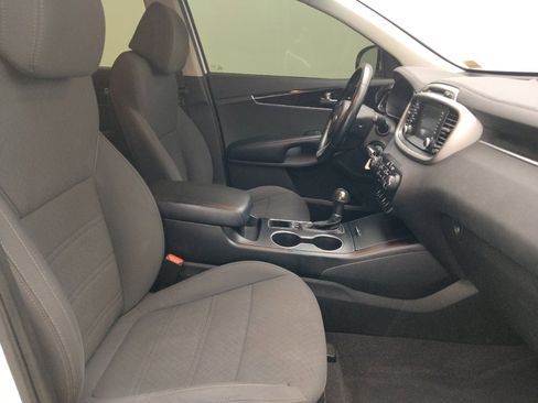 Used 2017 Kia Sorento AWD w/ LX Convenience Package image 21