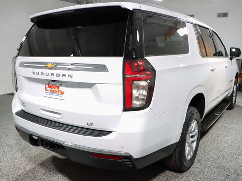 Used 2023 Chevrolet Suburban LT image 7