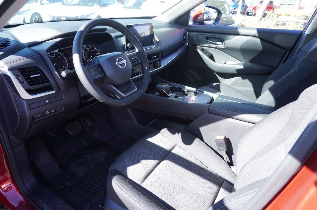 Certified 2026 Nissan Rogue SV FWD image 16