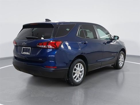 Used 2023 Chevrolet Equinox LS w/ LS Convenience Package image 3