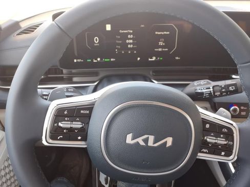 New 2026 Kia Carnival SX FWD image 24