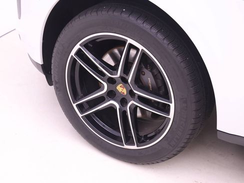 Used 2021 Porsche Macan AWD/4WD image 23