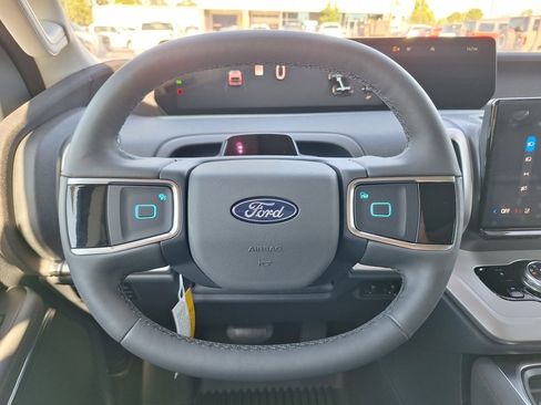 New 2025 Ford Expedition Active image 8