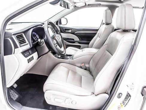 Used 2017 Toyota Highlander Limited FWD image 28