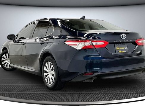 Used 2019 Toyota Camry LE FWD image 4
