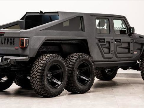 Used 2025 Jeep Gladiator Sport image 8