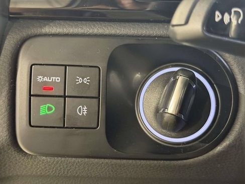 Certified 2023 Porsche Cayenne AWD/4WD image 36