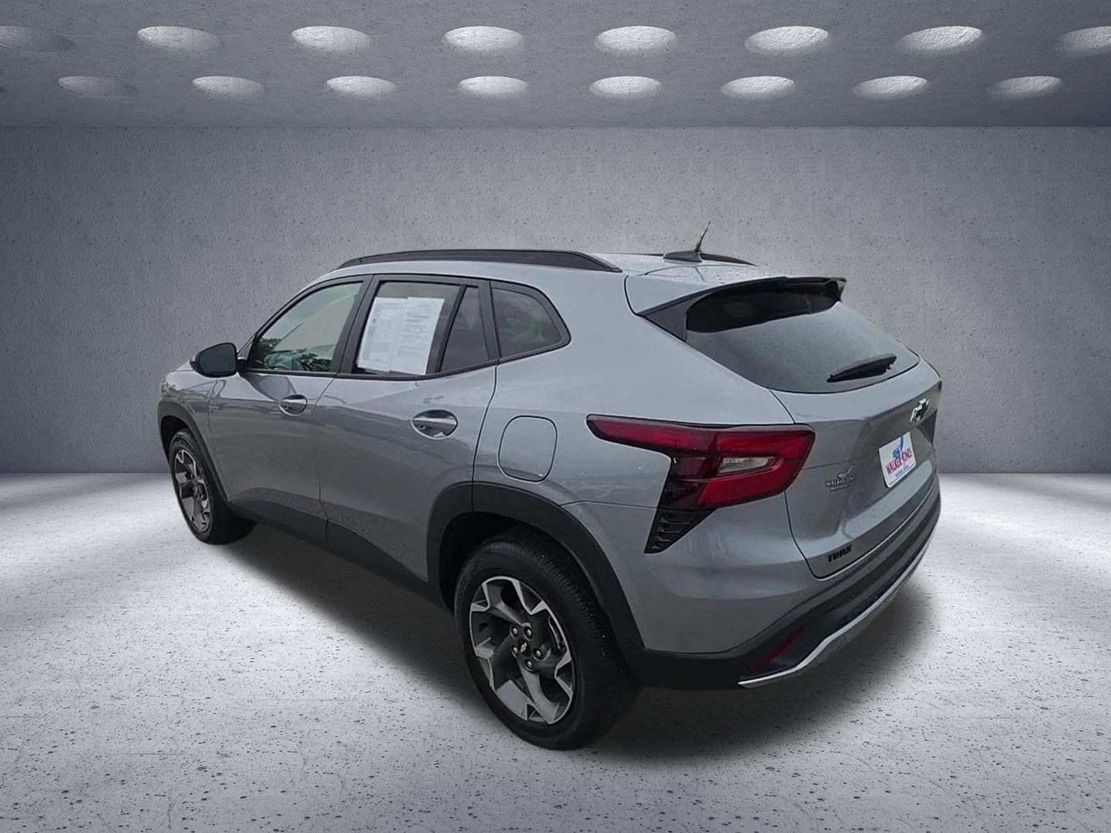 Used 2026 Chevrolet Trax LT w/ Driver Confidence Package FWD image 3