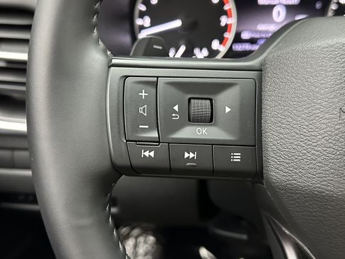 Used 2025 Nissan Rogue SV image 21