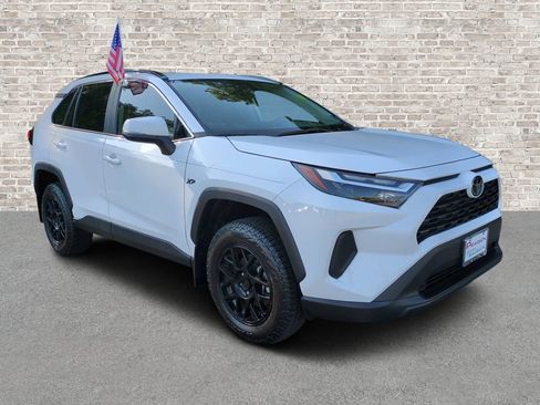 Used 2025 Toyota RAV4 XLE w/ Convenience Package FWD image 1