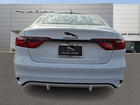 Certified 2024 Jaguar XF R-Dynamic SE image 7