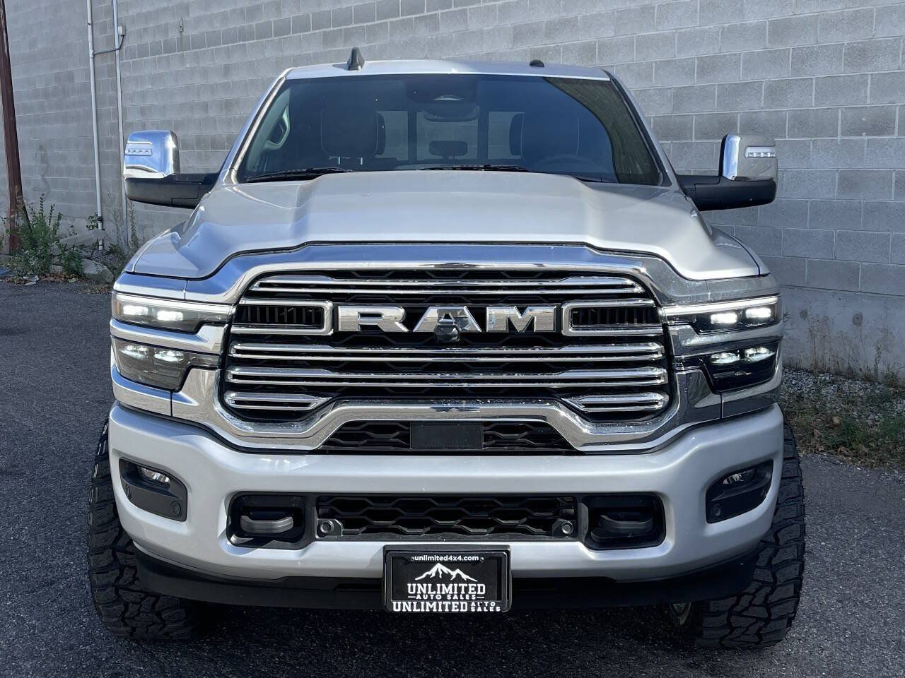 Used 2026 RAM 2500 Laramie AWD/4WD image 4