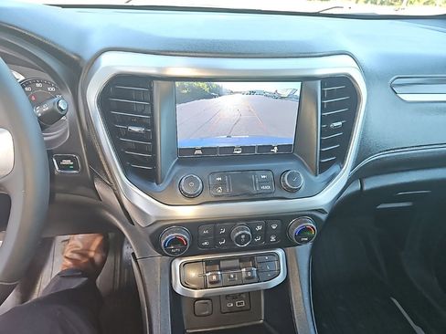 Used 2023 GMC Acadia SLT w/ Elevation Edition image 18