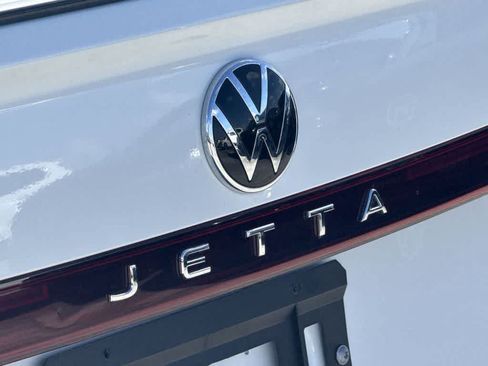 Used 2025 Volkswagen Jetta SE FWD image 10