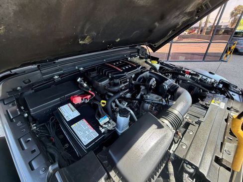Used 2018 Jeep Wrangler Unlimited Rubicon w/ Dual Top Group AWD/4WD image 29
