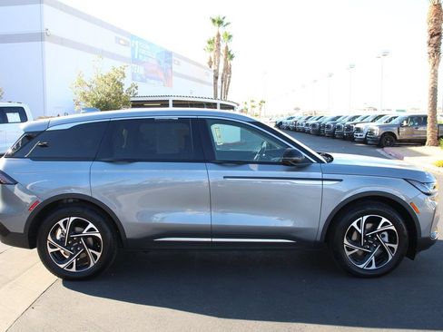 Certified 2025 Lincoln Nautilus Premier AWD/4WD image 7