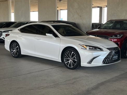 Certified 2023 Lexus ES 300h w/ Premium Package image 5