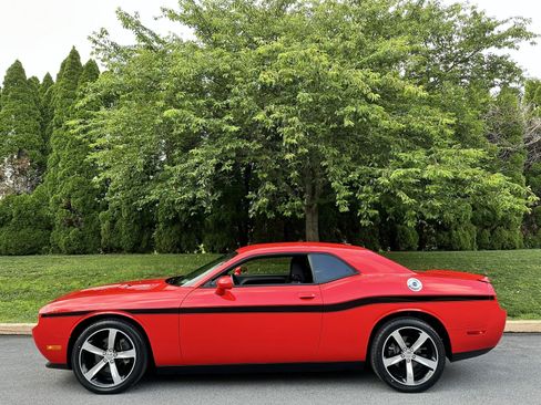 Used 2014 Dodge Challenger R/T w/ Electronics Convenience Group RWD image 32