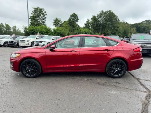 Used 2019 Ford Fusion SE w/ Equipment Group 151A FWD image 2
