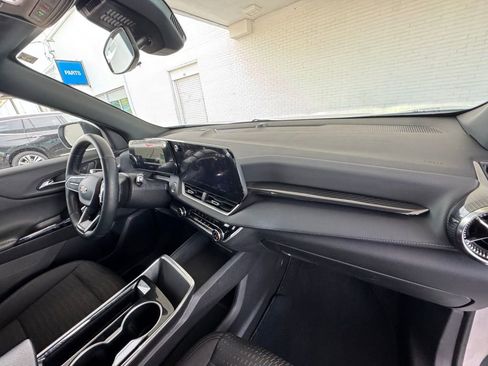 Used 2025 Chevrolet Equinox LT image 17