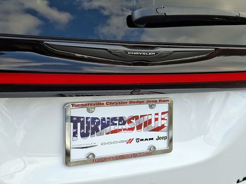 Used 2025 Chrysler Pacifica Limited image 17