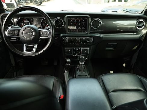 Used 2022 Jeep Wrangler Unlimited Sahara AWD/4WD image 29