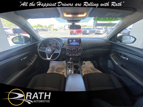 Used 2025 Nissan Sentra SR FWD image 17