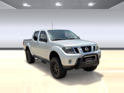 Used 2020 Nissan Frontier SV RWD image 7