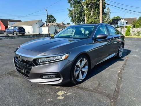 Used 2018 Honda Accord Touring image 3