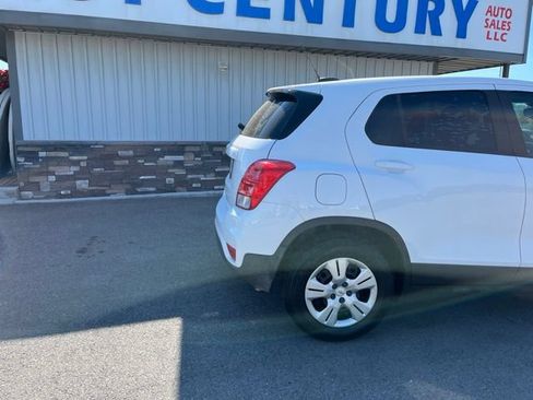 Used 2018 Chevrolet Trax LS FWD image 13