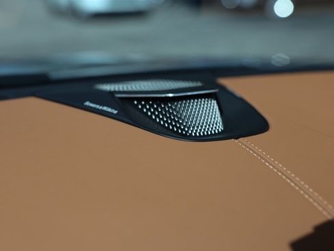 Used 2024 Aston Martin DB12 Convertible image 9