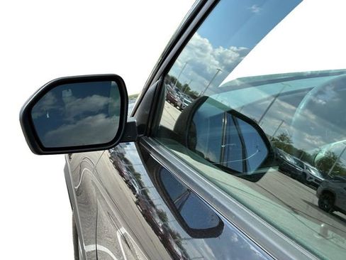 Used 2021 Ford Explorer XLT w/ Equipment Group 202A AWD/4WD image 10