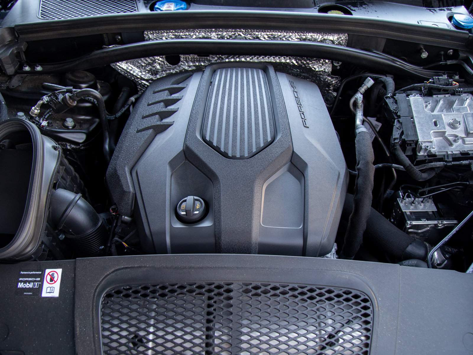 Certified 2026 Porsche Macan AWD/4WD image 27