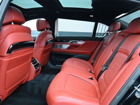 Used 2022 BMW ALPINA B7 xDrive w/ Luxury Rear Seating Package image 22