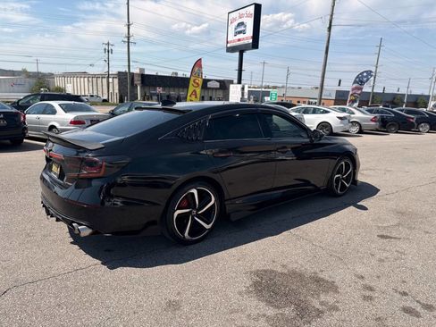Used 2018 Honda Accord Sport image 6