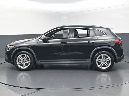 Used 2022 Mercedes-Benz GLA 250 4MATIC w/ Premium Package image 7