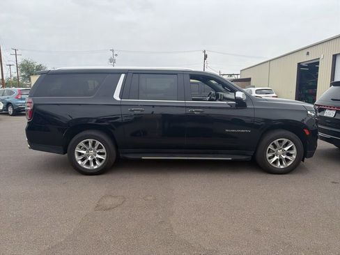 Used 2024 Chevrolet Suburban Premier RWD image 2