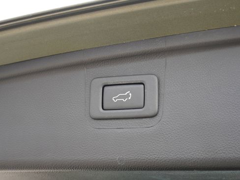 Used 2018 Subaru Outback 2.5i Limited image 16