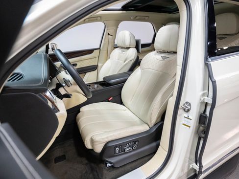 Used 2017 Bentley Bentayga AWD/4WD image 8