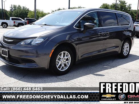 Used 2023 Chrysler Voyager LX FWD image 3