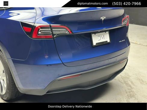 Used 2022 Tesla Model Y Long Range image 15