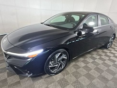 Used 2024 Hyundai Elantra SEL w/ Convenience Package FWD image 6