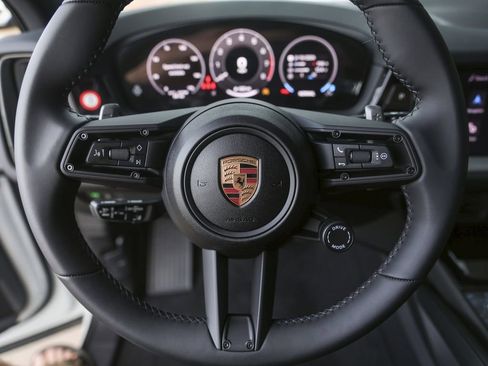 New 2025 Porsche Cayenne image 18