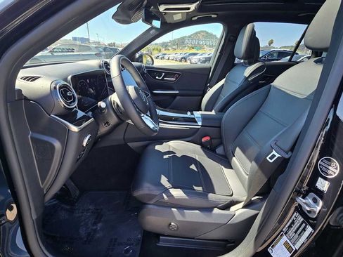 Used 2025 Mercedes-Benz GLC 300 4MATIC image 21