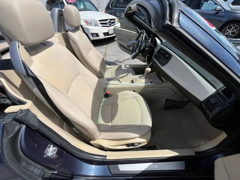 Used 2005 BMW Z4 2.5i image 13