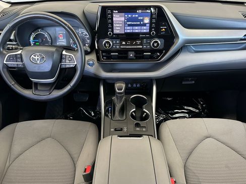 Used 2022 Toyota Highlander LE AWD/4WD image 12