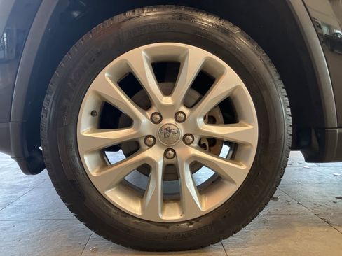 Used 2017 Jeep Grand Cherokee Limited AWD/4WD image 9