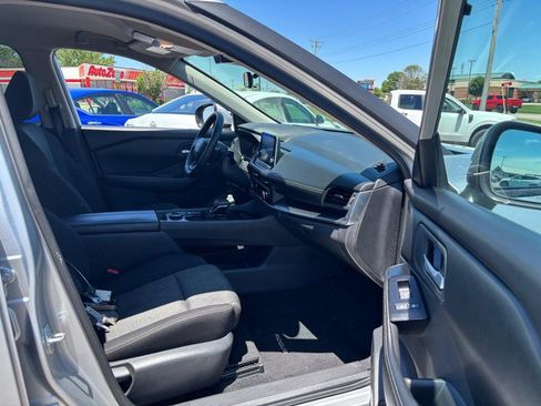 Used 2025 Nissan Rogue SV AWD/4WD image 11