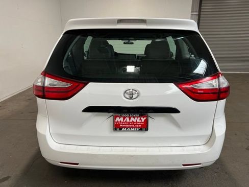 Used 2017 Toyota Sienna L FWD image 4